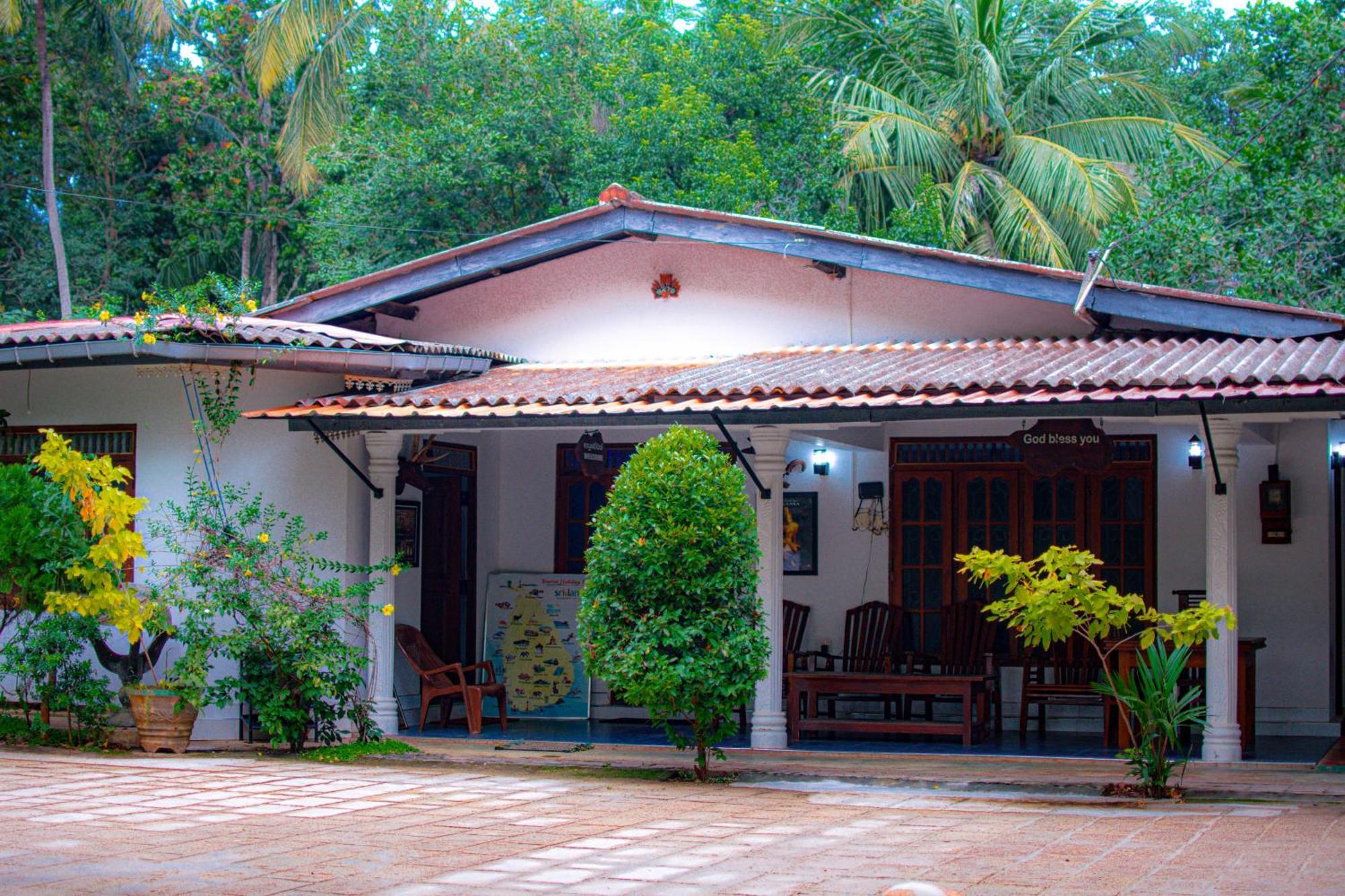 Tourist Holiday Inn Dambulla Eksteriør billede